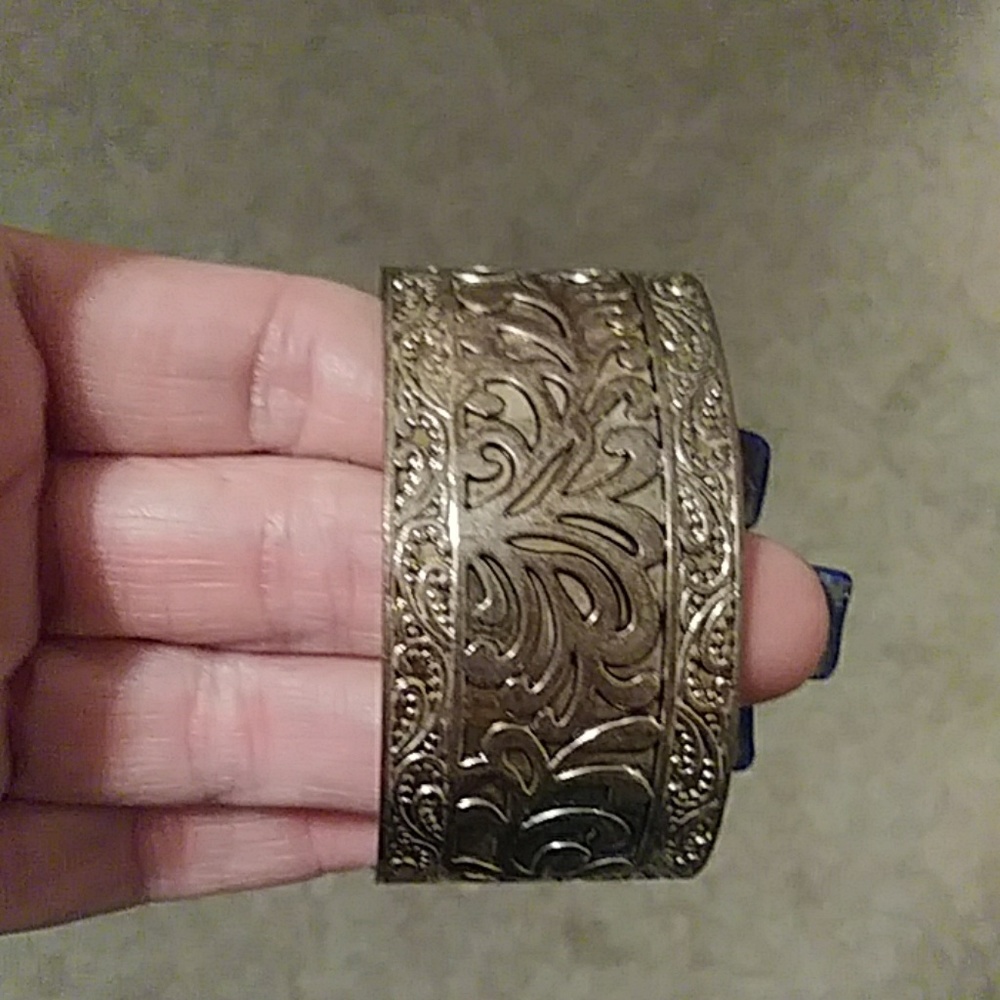 NWT ORNATE FILIGREE GOLD TONE CUFF BRACELET